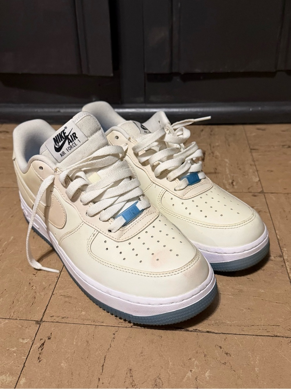 Nike Women’s Air Force 1 ‘07 LX ‘UV Reactive Swoosh” Size 9.5